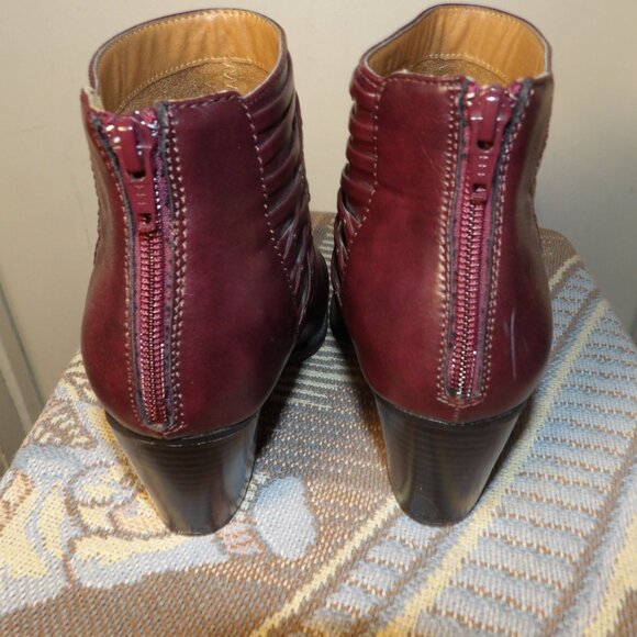 Cloudwalkers By Avenue " Houston " Vegan Faux Leather Bootie Sz 10W - Picture 4 of 9